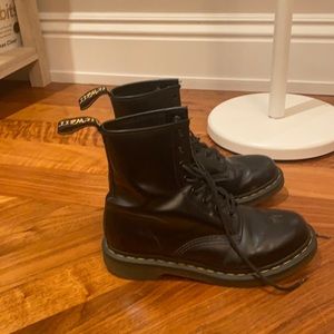 Classic doc marten lace up black leather boots